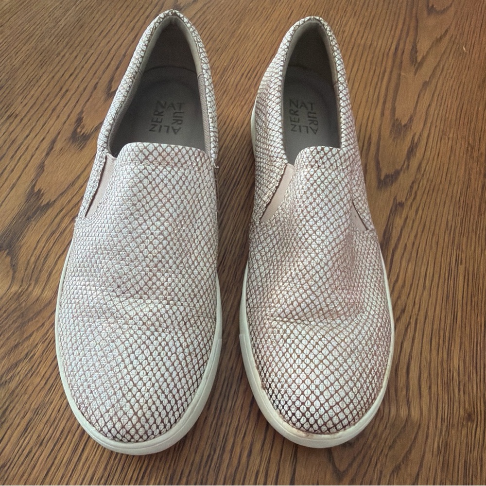 NATURALIZER “Marianne” Gold Textured Leather Upper Slip-On Shoes